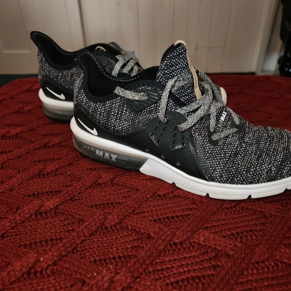 Nike Air Max Womens Shoes - Black and White